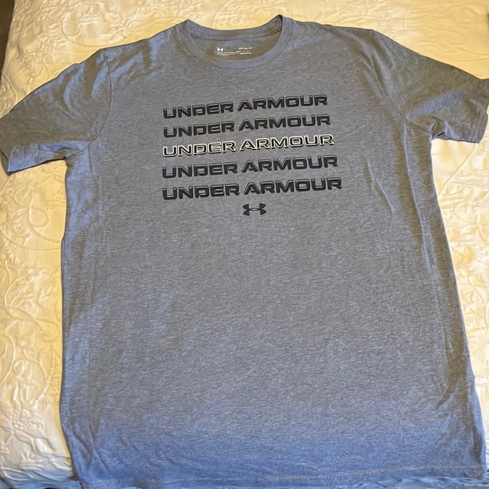 Men’s UA grey tee shirt